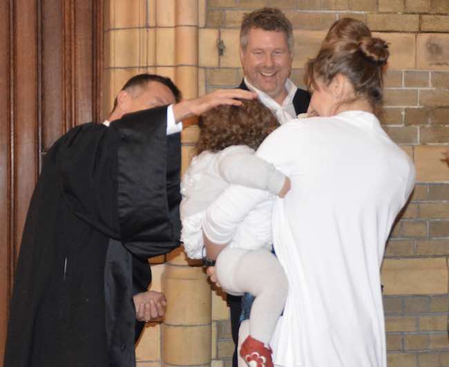 bapteme sacrement famille jeune enfant