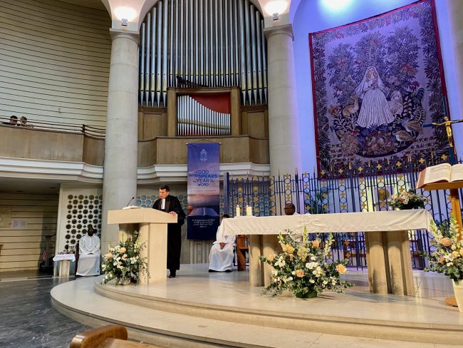 Le pasteur Stephane Desmarais prêche à Notre Dame de France dans le cadre de l'unité des chrétiens